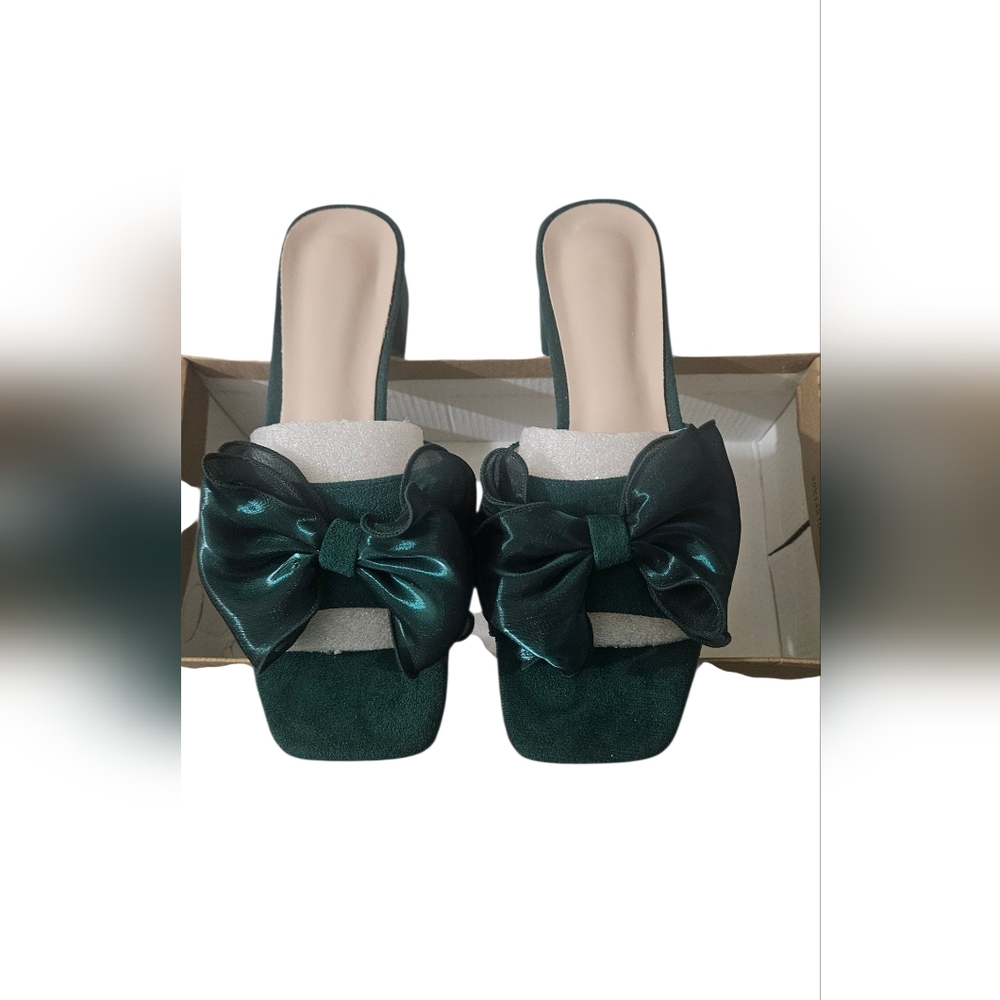 Open-Toe Green Bow Women's Shoes NEW WITH TAG